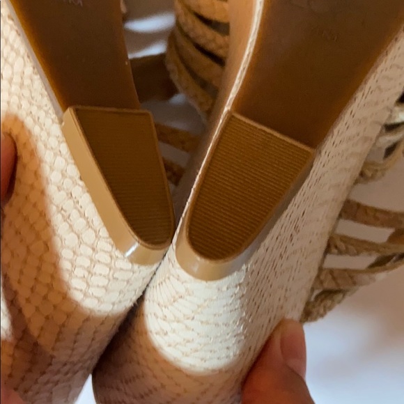 Ann Taylor Loft leather sandal heel platform - Picture 7 of 8